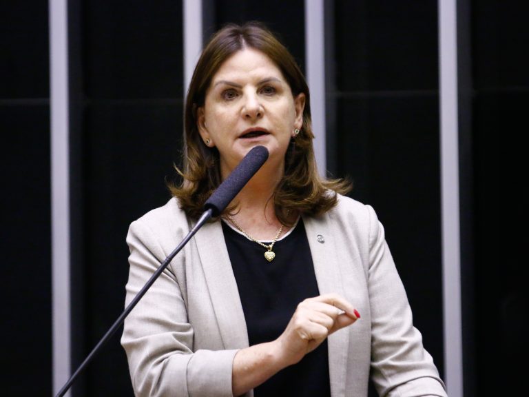 Câmara instala comissão especial para analisar a PEC da Enfermagem 